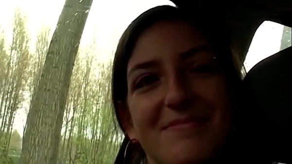 Köye giderken yol kenarında gördüğüm orospuyla kaçamak yaptım