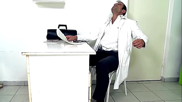 Oyunda Ateş Etmek İsterken Uzaktan Kuzenin Sikine Nişan Alan Kız - Astalavista